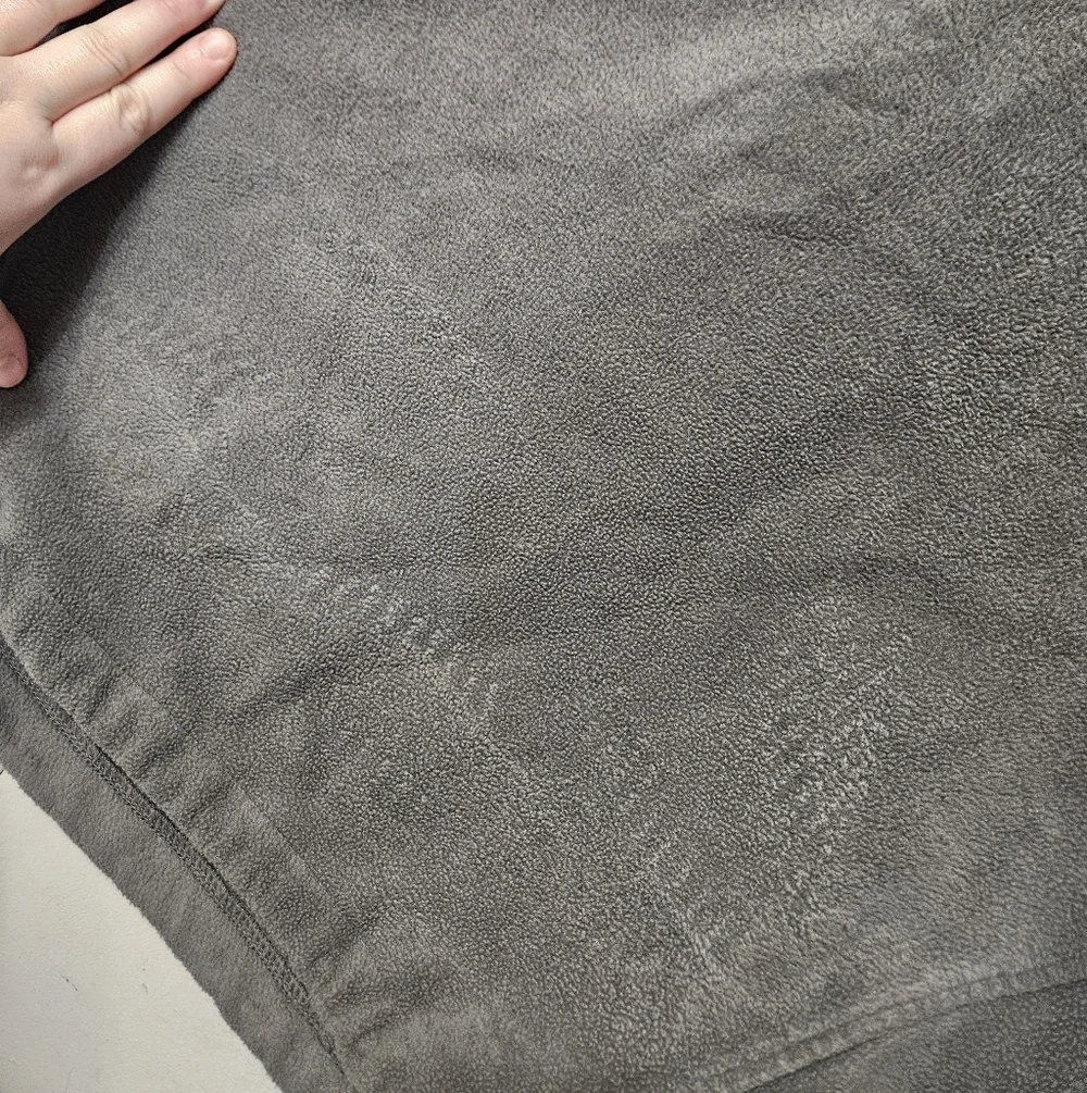 Columbia Men's Two-Tone Quarter Zip Sweater!